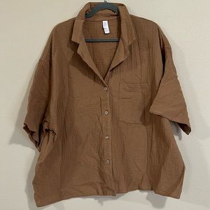 Button down short sleeve shirt